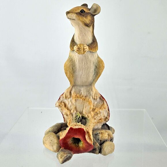 Vintage Sue Ayres Mouse on an apple by Border Fine Arts Scottland figurine - Picture 1 of 6
